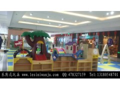 幼兒園實(shí)木桌柜。大樹滑梯