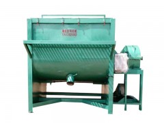 供應通華立式攪拌機，臥式攪拌機，塑料輔機，混色機