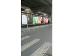 成都公交站牌候車亭廣告特點與發(fā)布公司介紹