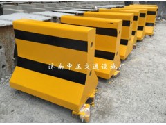 廠家供應(yīng)60cm水泥隔離墩 公路防撞墩 小區(qū)物業(yè)道路隔離設(shè)施