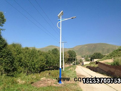 臨汾6米太陽(yáng)能路燈廠家新農(nóng)村建設(shè)一套起售