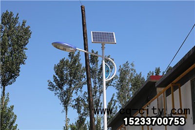 臨汾6米太陽(yáng)能路燈廠家新農(nóng)村建設(shè)一套起售