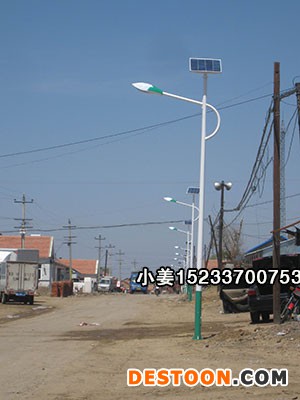 長治5米路燈桿廠家,農村6米太陽能路燈價格