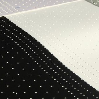 天地蓋皮殼機輸送帶，一黑一白包裝機輸送帶