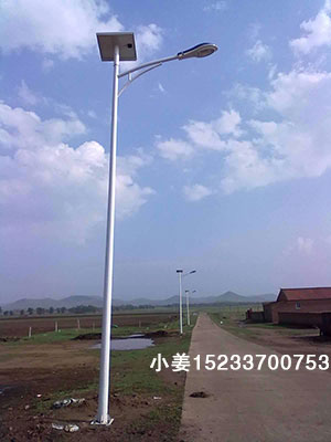 天津太陽能路燈5米6米燈桿整套哪個廠家有