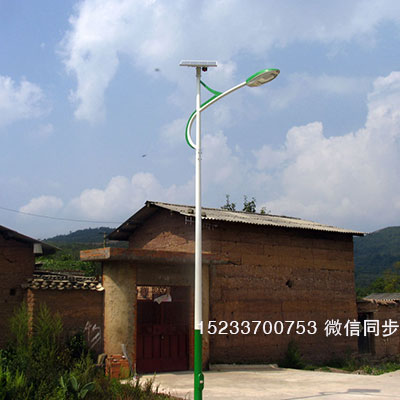保定抱箍太陽能路燈多少錢,滿城路燈桿廠家供貨